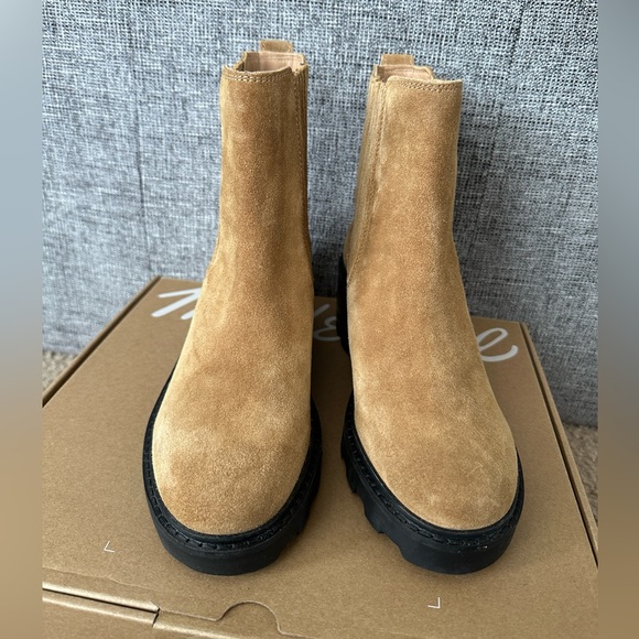 Madewell Lugsole Chelsea Boots 6.5 NIB Minimalist Gorpcore - Picture 4 of 12
